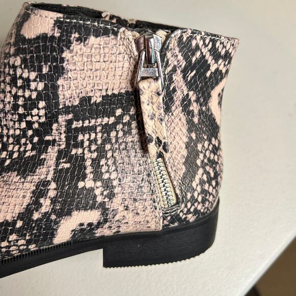 Time and Tru Ankle Boot Snake Print Zip Sides Size 8W - Picture 7 of 10